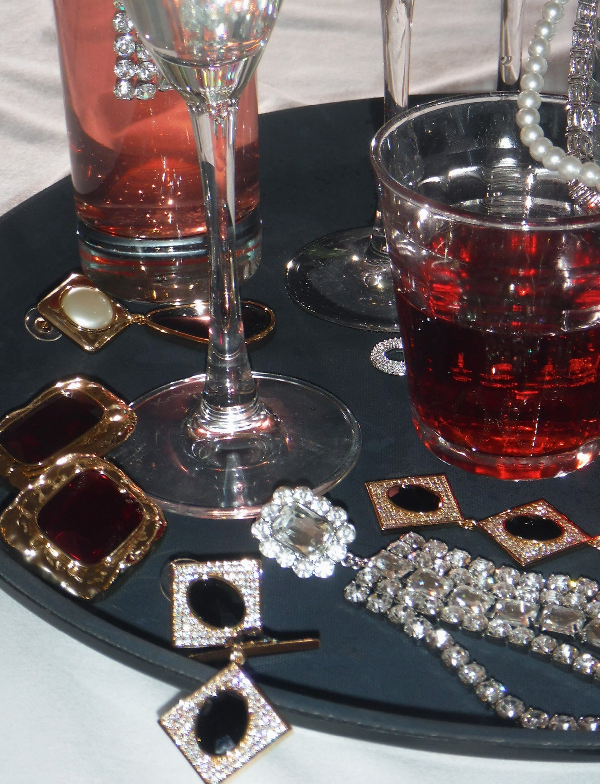 Altın Kristal ve Siyah Katlı Sallantılı Küpe