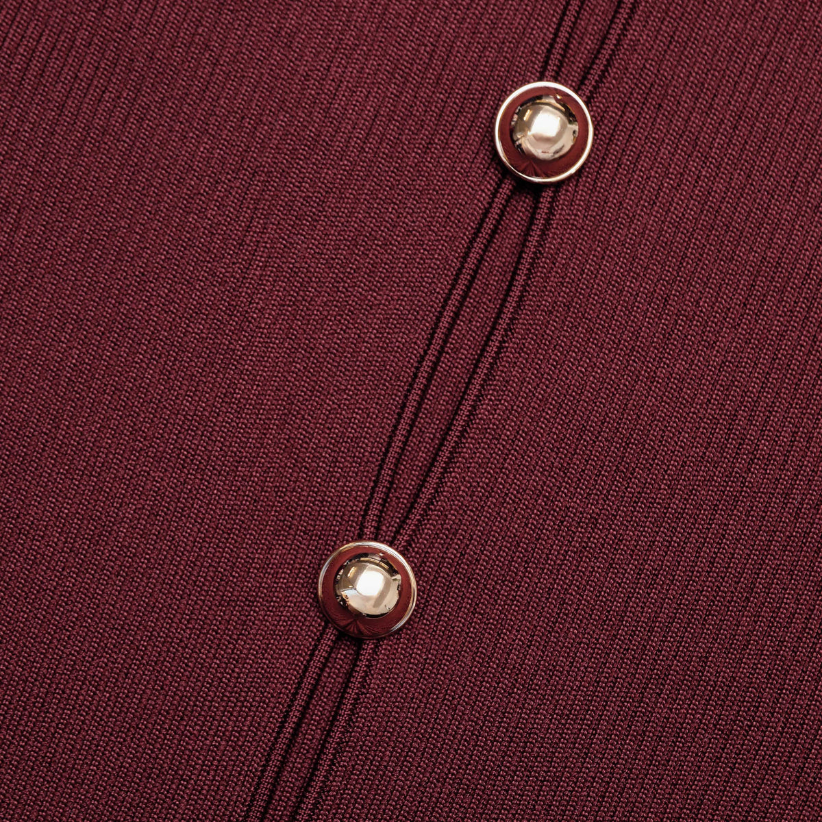Bordo Pencere ve Altın Düğme Detaylı Triko Üst