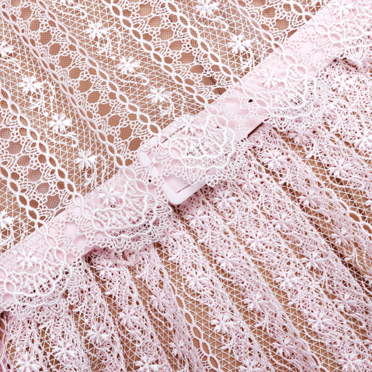 Pembe Organze Dantel Detaylı Maxi Elbise
