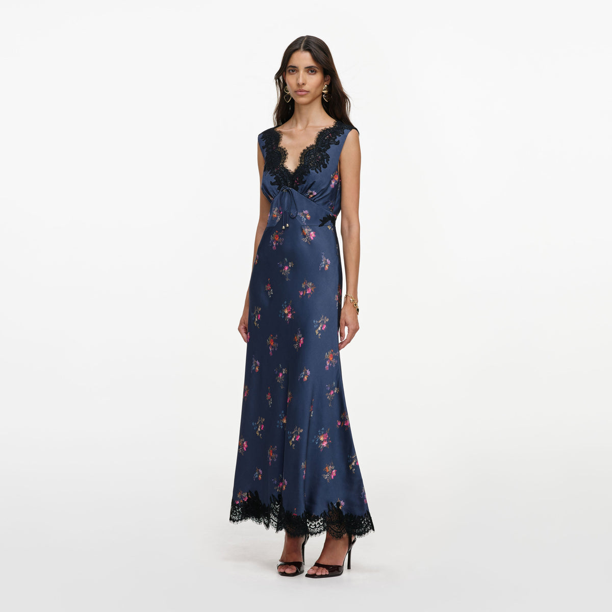 Lacivert Çiçek Desenli Dantel Detaylı Saten Midi Elbise