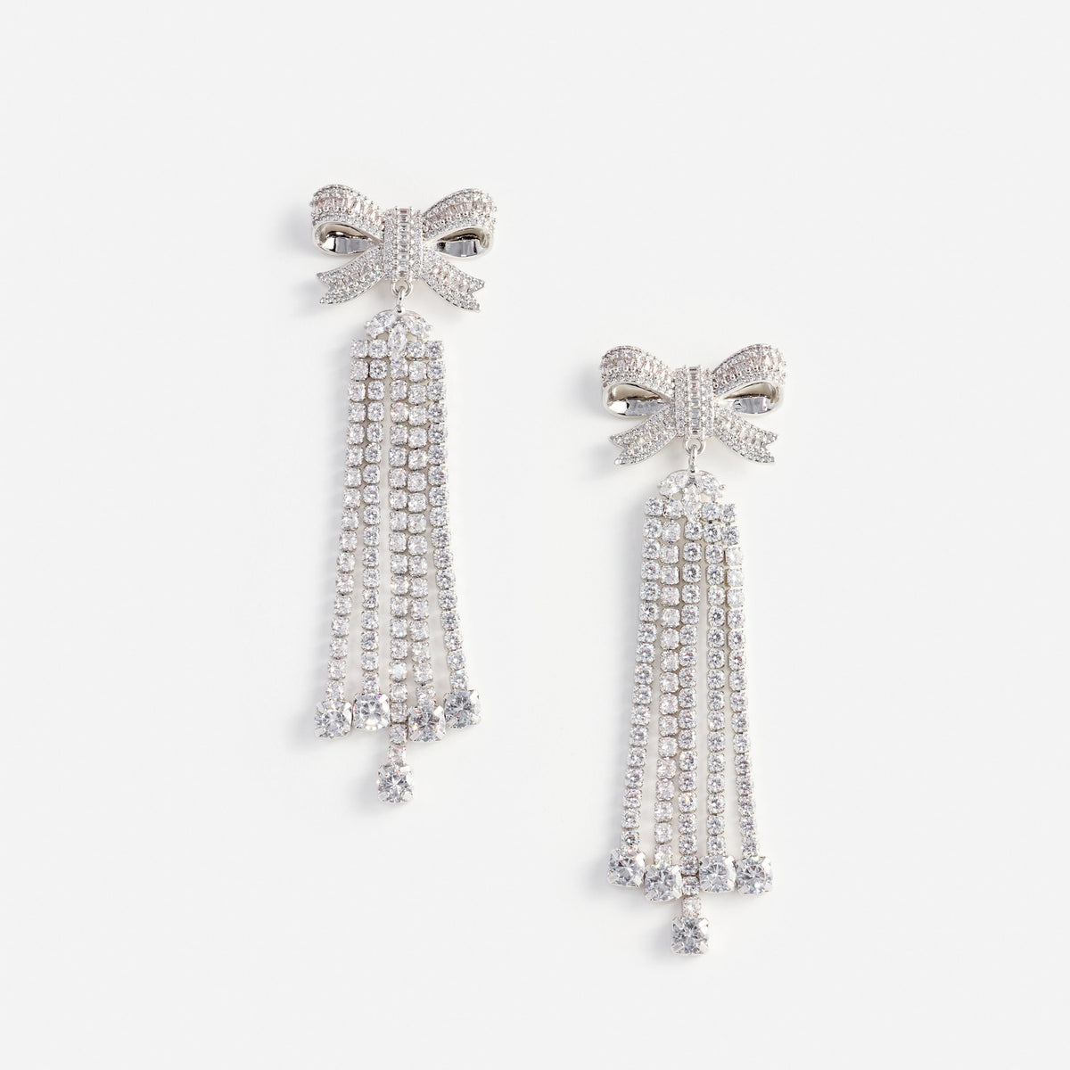 Gümüş Kristal ve Fiyonk Detaylı Sallantılı Küpe