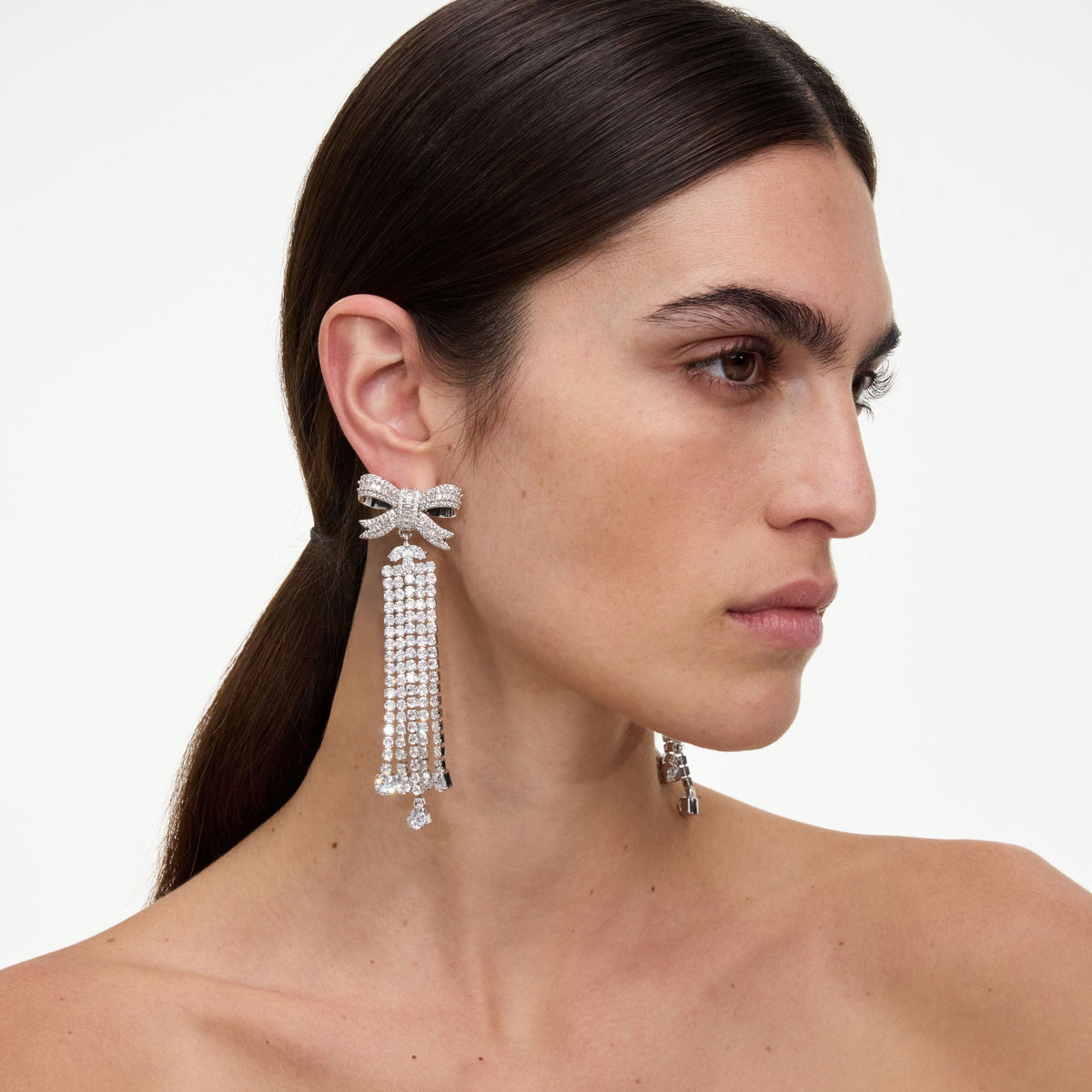 Gümüş Kristal ve Fiyonk Detaylı Sallantılı Küpe