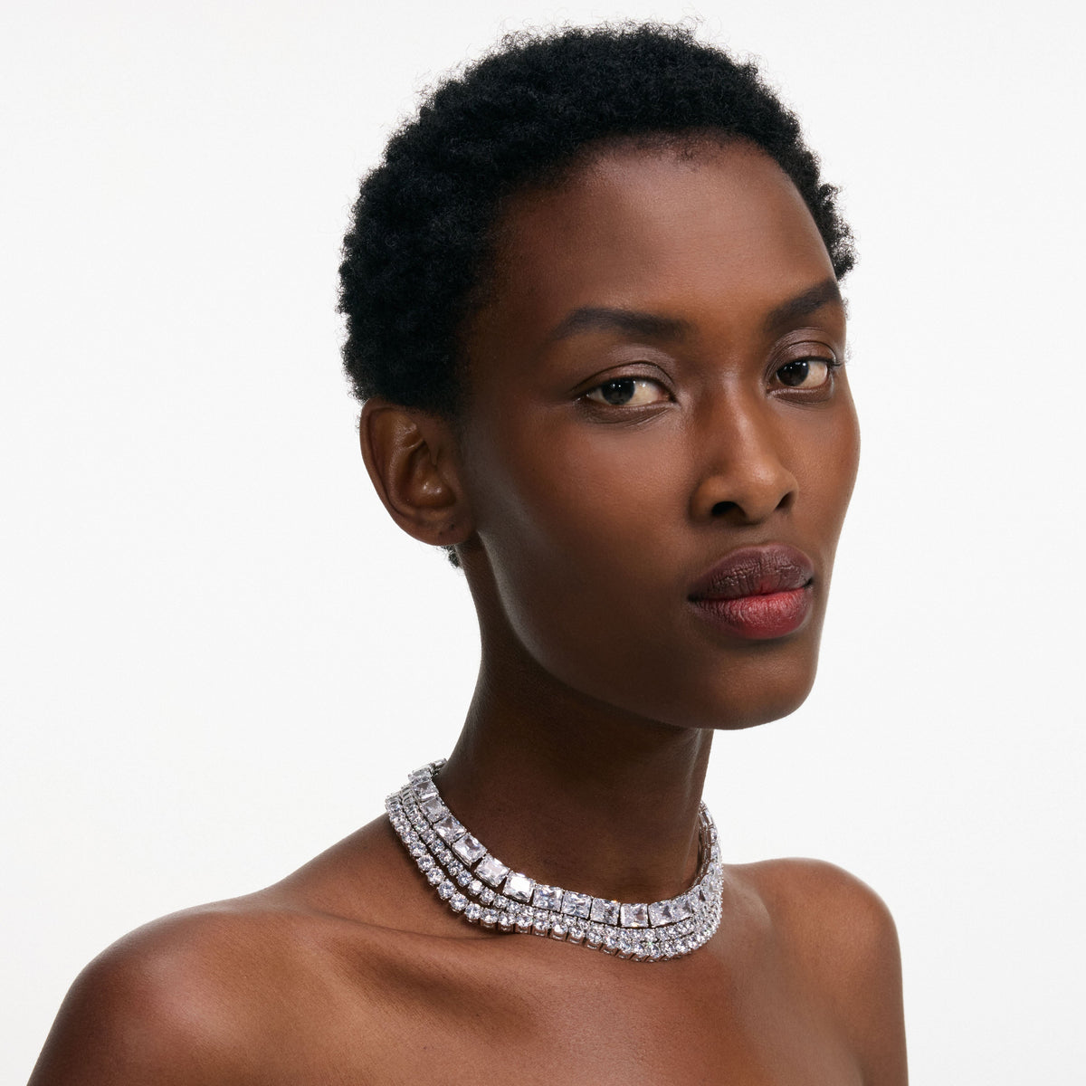Gümüş Çoklu Kristal Detaylı Choker Kolye