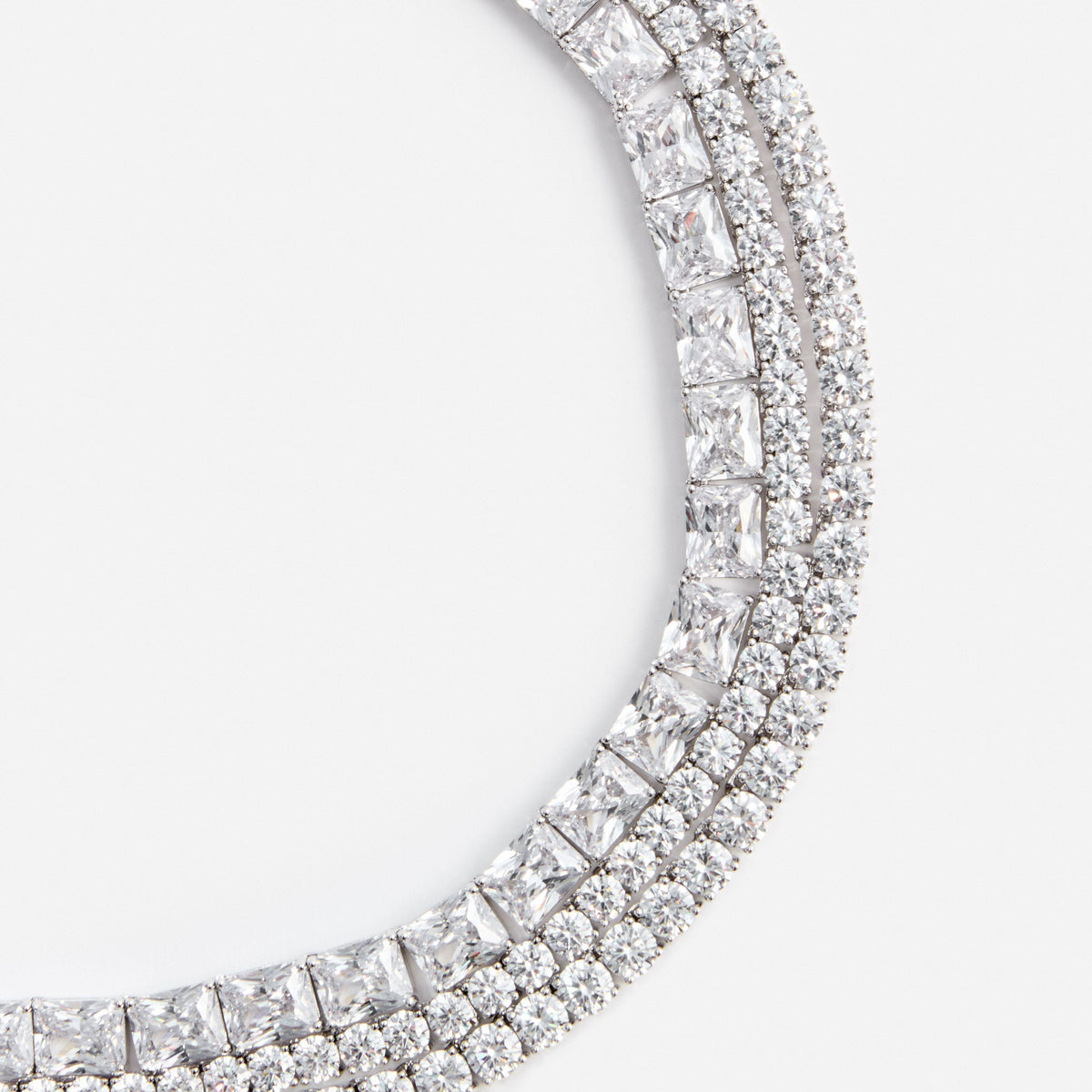 Gümüş Çoklu Kristal Detaylı Choker Kolye