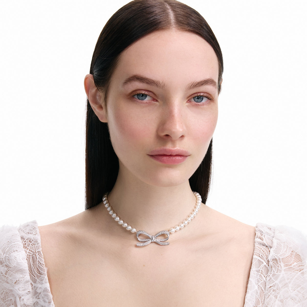 Gümüş İnci ve Kristal Fiyonk Detaylı Kolye