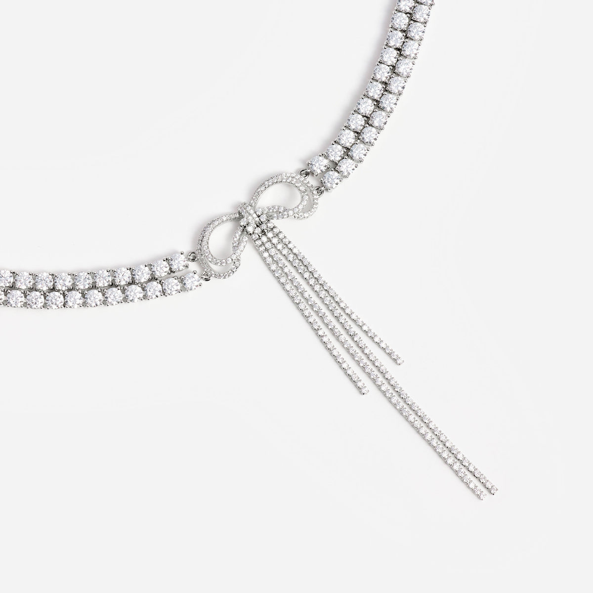 Gümüş Çift Sıra Kristal Fiyonk Detaylı Choker Kolye