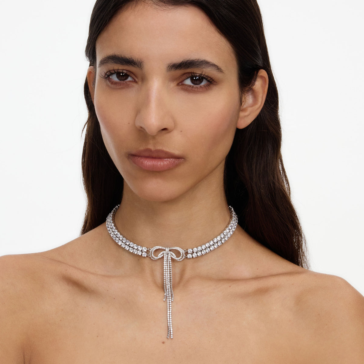 Gümüş Çift Sıra Kristal Fiyonk Detaylı Choker Kolye