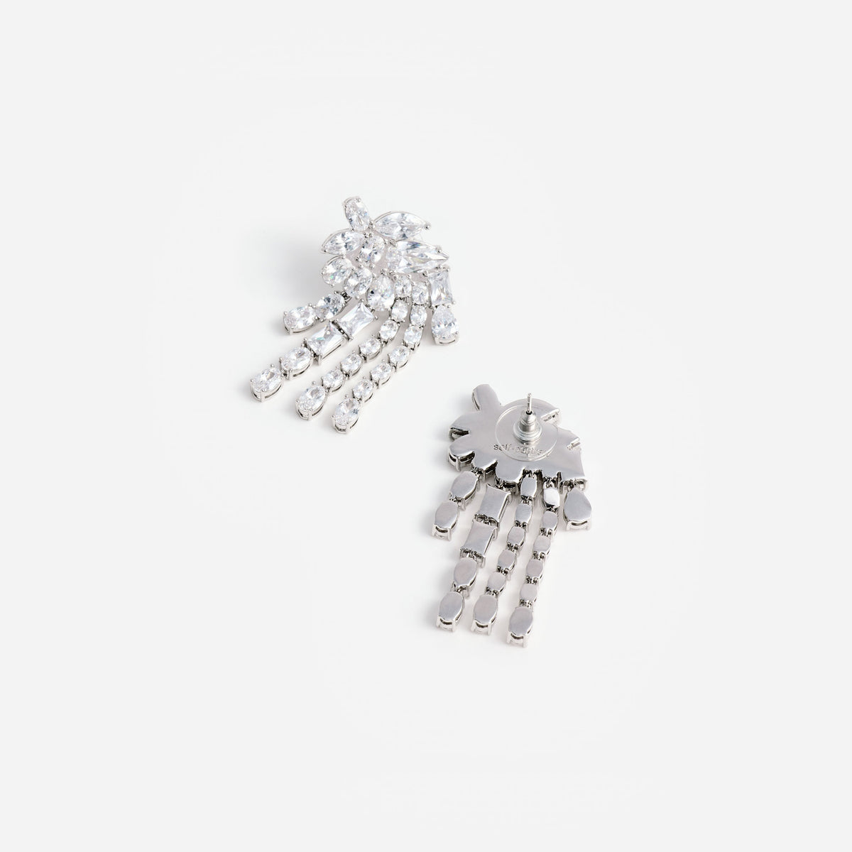Gümüş Çoklu Kristal Detaylı Sallantılı Küpe