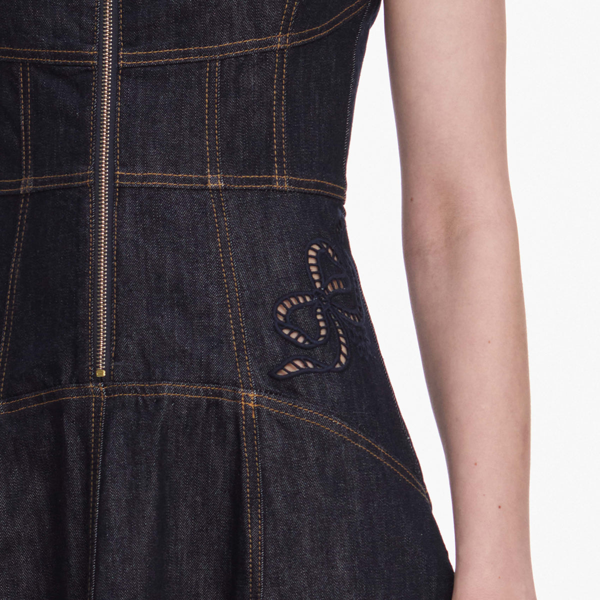 İndigo Fiyonk Nakışlı Denim Midi Elbise