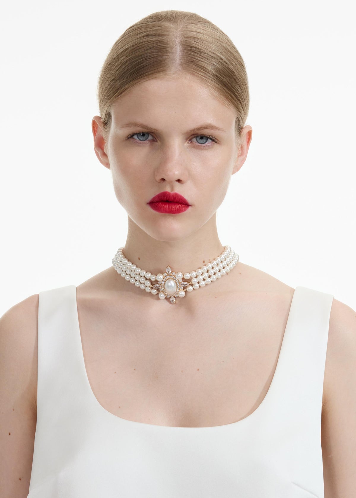 Altın İnci ve Kristal Detaylı Choker Kolye