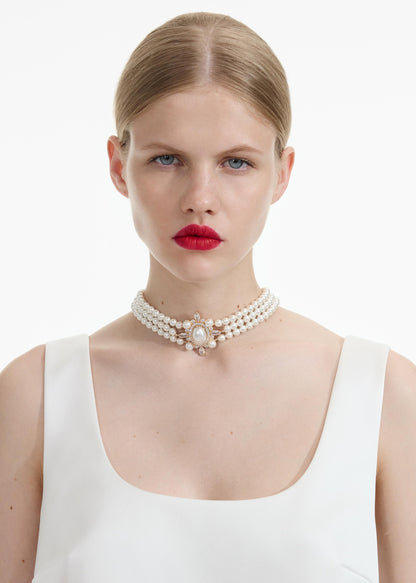 Altın İnci ve Kristal Detaylı Choker Kolye