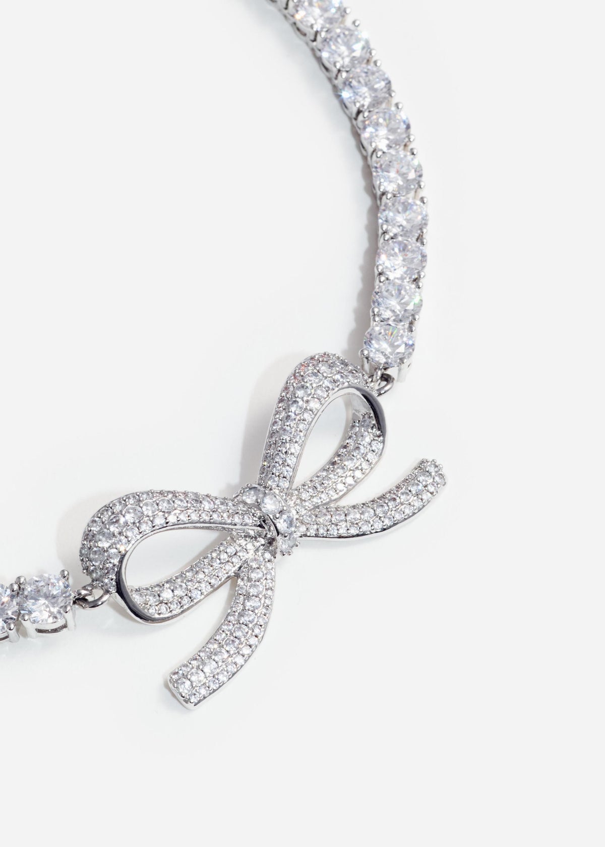 Gümüş Kristal Fiyonk Detaylı Kolye