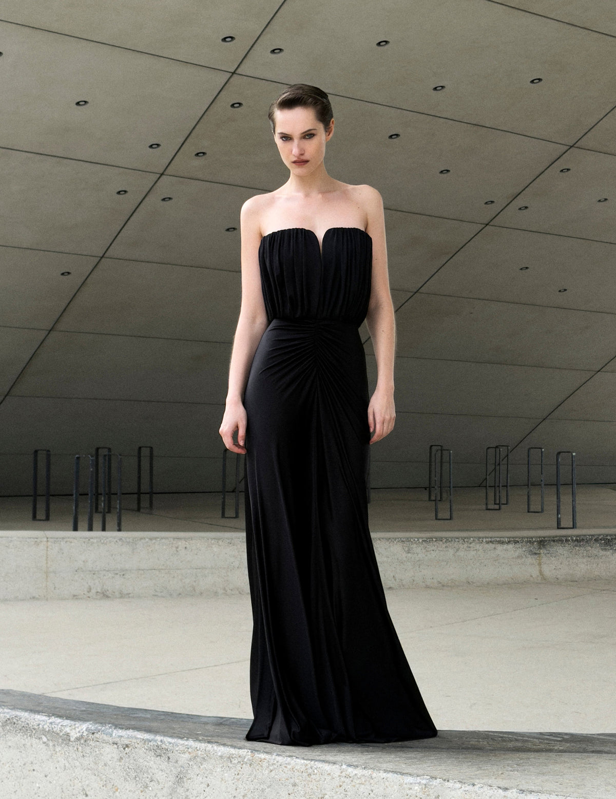 Siyah Jarse Bandeau Detaylı Maxi Elbise