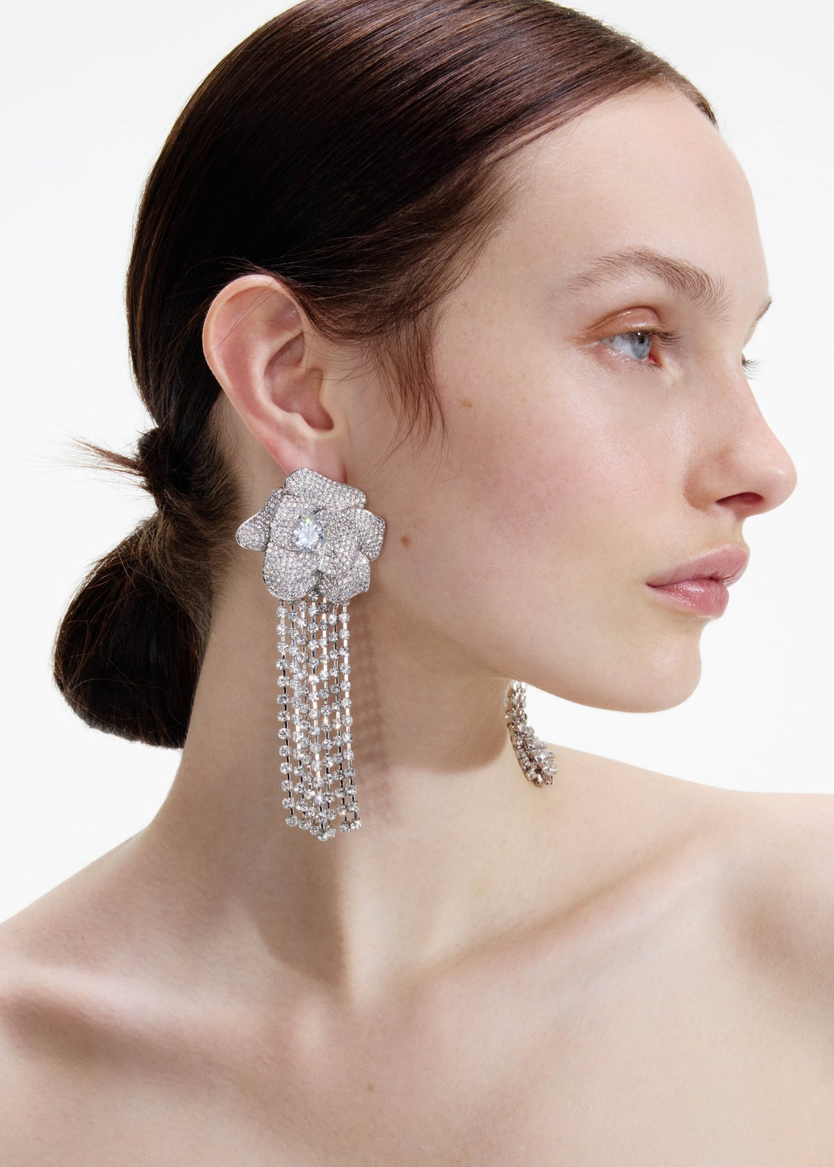 Gümüş Kristal Çiçek ve Damla Detaylı Küpe