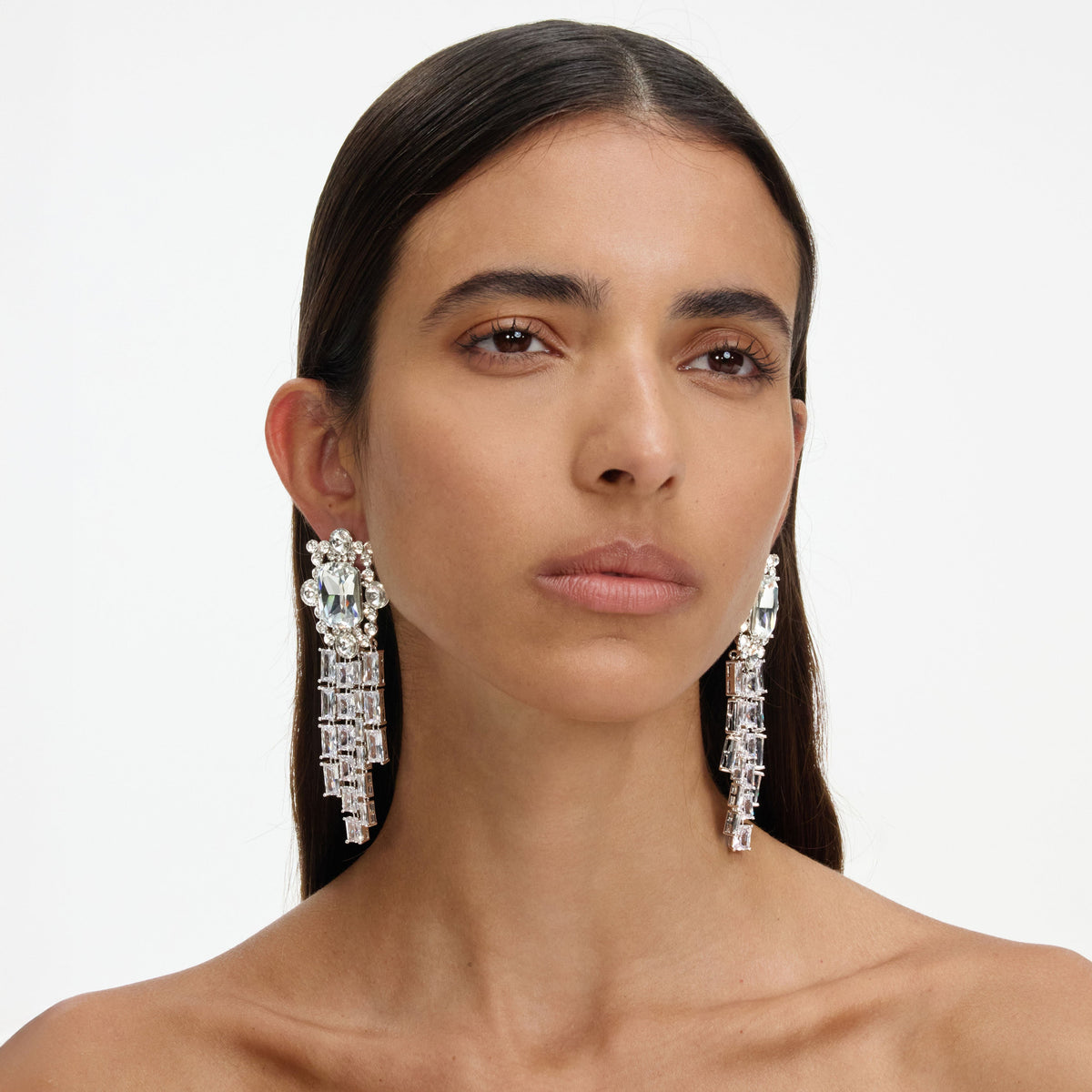 Gümüş Kristal Detaylı Sallantılı Küpe