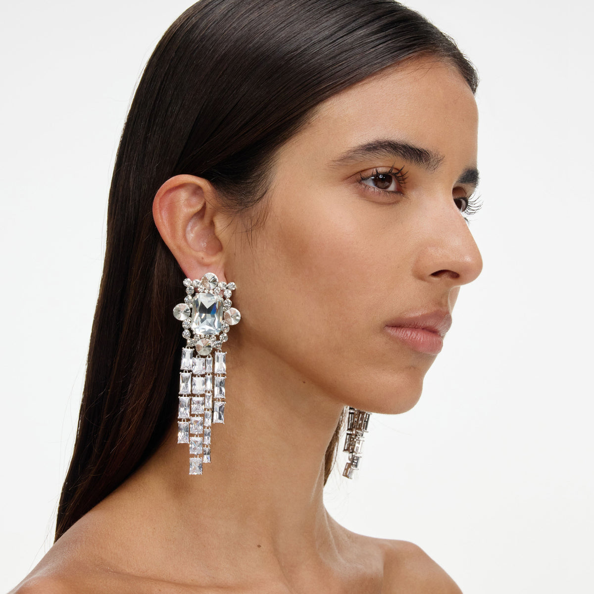 Gümüş Kristal Detaylı Sallantılı Küpe